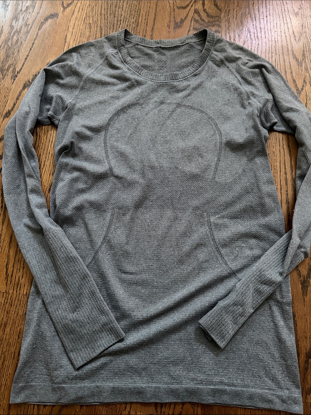 Ladies lululemon Gray Long-Sleeve swiftly tee sz 8 EUC